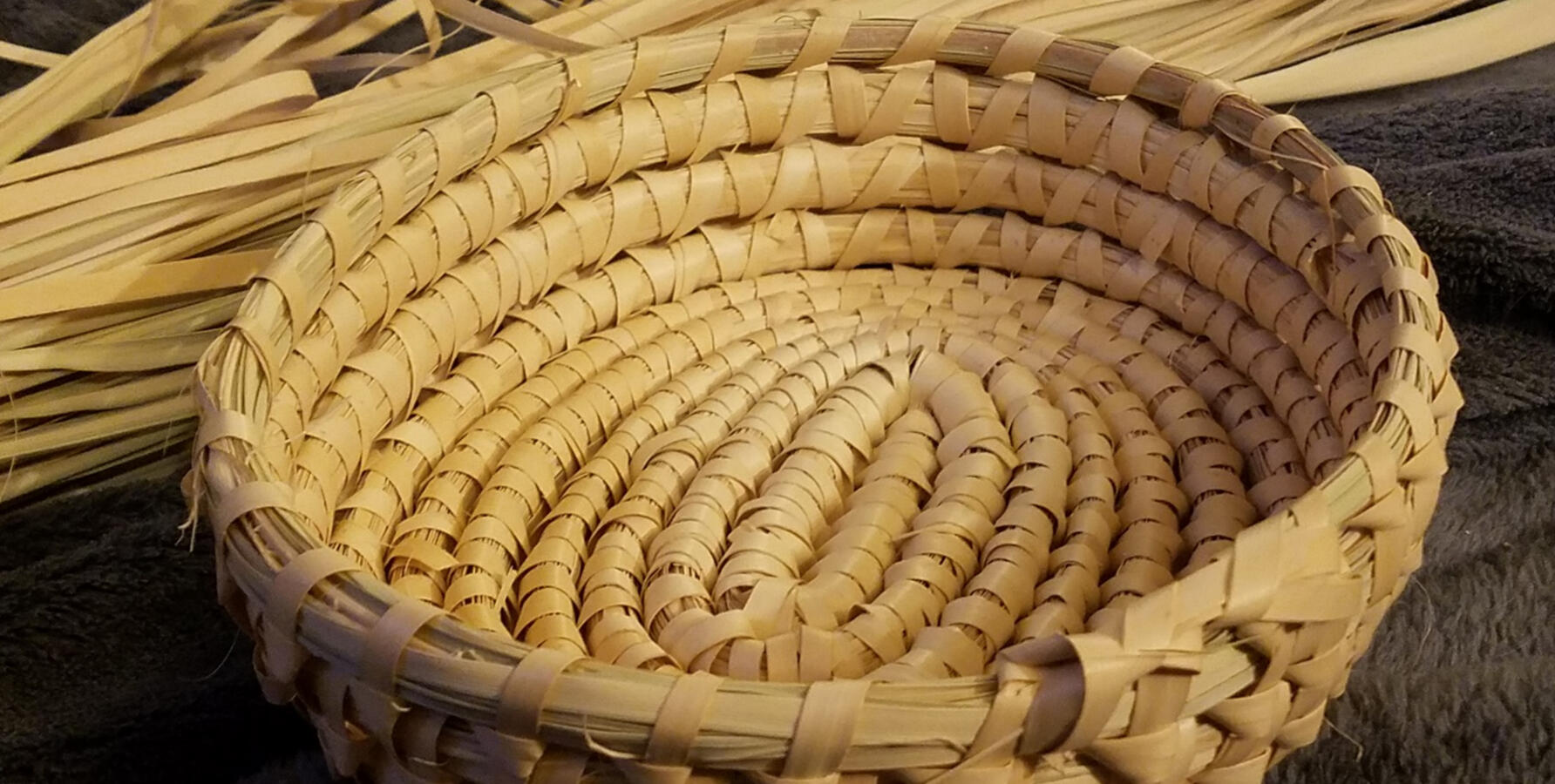 Houma half-hitch basket